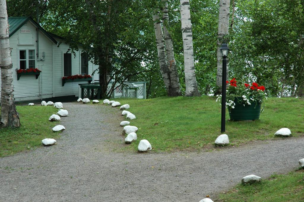 Birch Cliff Lodge On Baptiste Lake Highland Grove Екстериор снимка