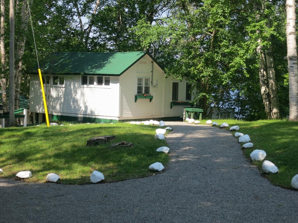Birch Cliff Lodge On Baptiste Lake Highland Grove Екстериор снимка