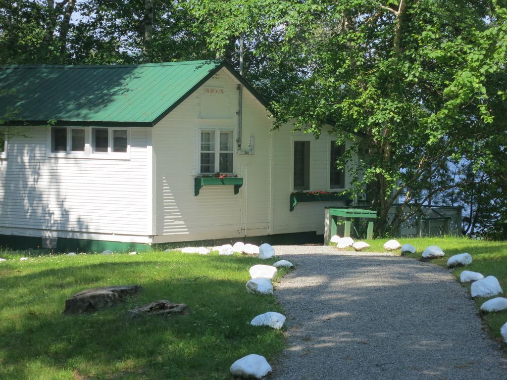 Birch Cliff Lodge On Baptiste Lake Highland Grove Стая снимка
