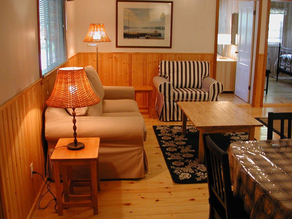 Birch Cliff Lodge On Baptiste Lake Highland Grove Стая снимка