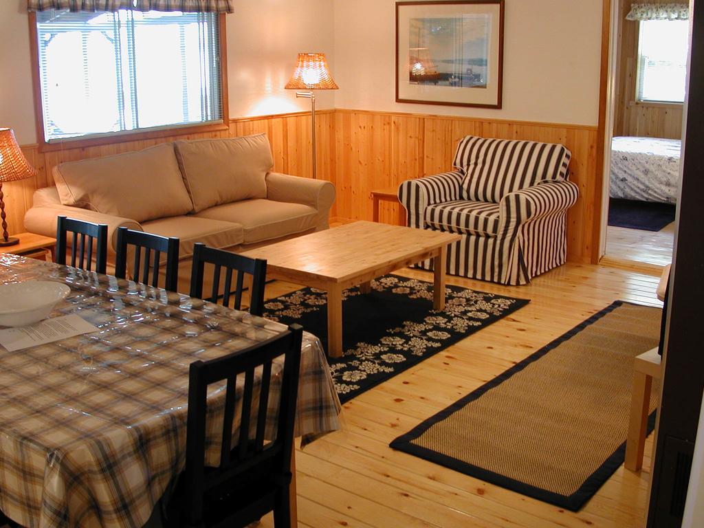 Birch Cliff Lodge On Baptiste Lake Highland Grove Стая снимка