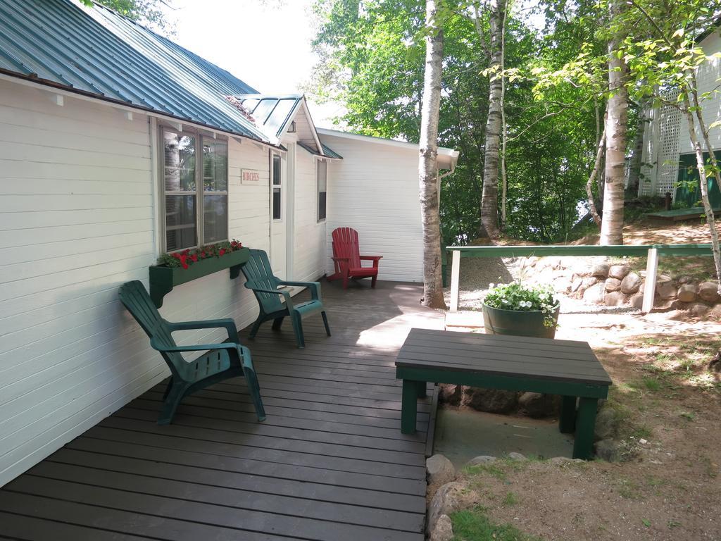Birch Cliff Lodge On Baptiste Lake Highland Grove Екстериор снимка