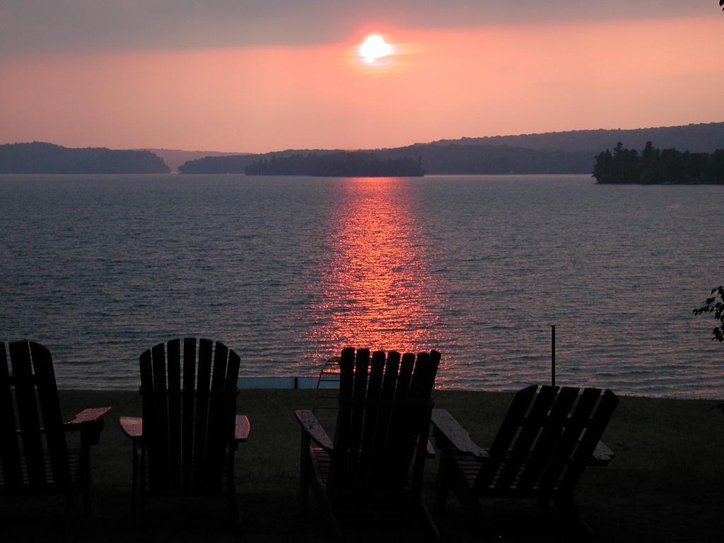 Birch Cliff Lodge On Baptiste Lake Highland Grove Екстериор снимка