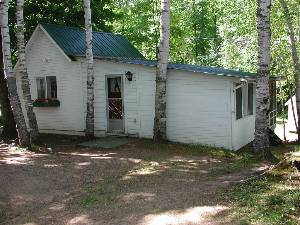 Birch Cliff Lodge On Baptiste Lake Highland Grove Екстериор снимка