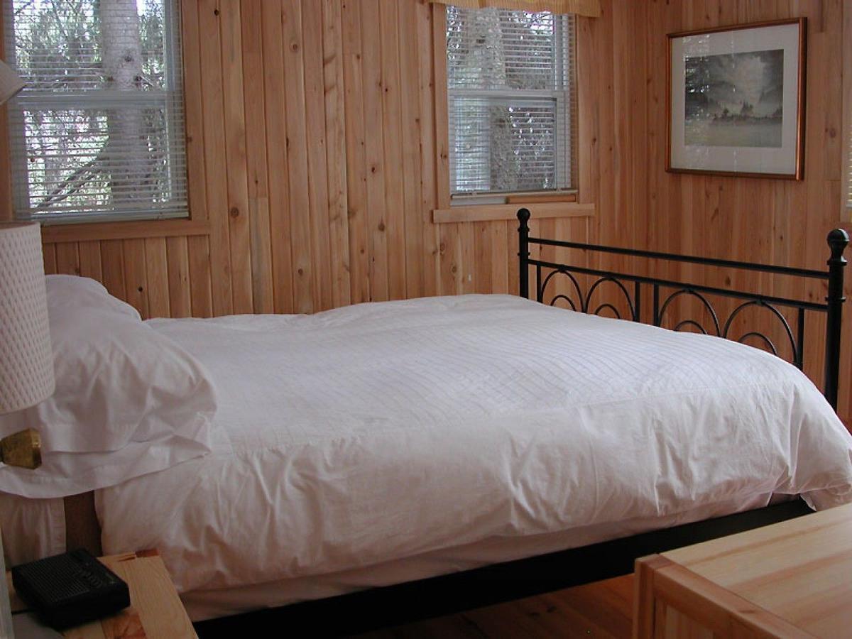 Birch Cliff Lodge On Baptiste Lake Highland Grove Екстериор снимка