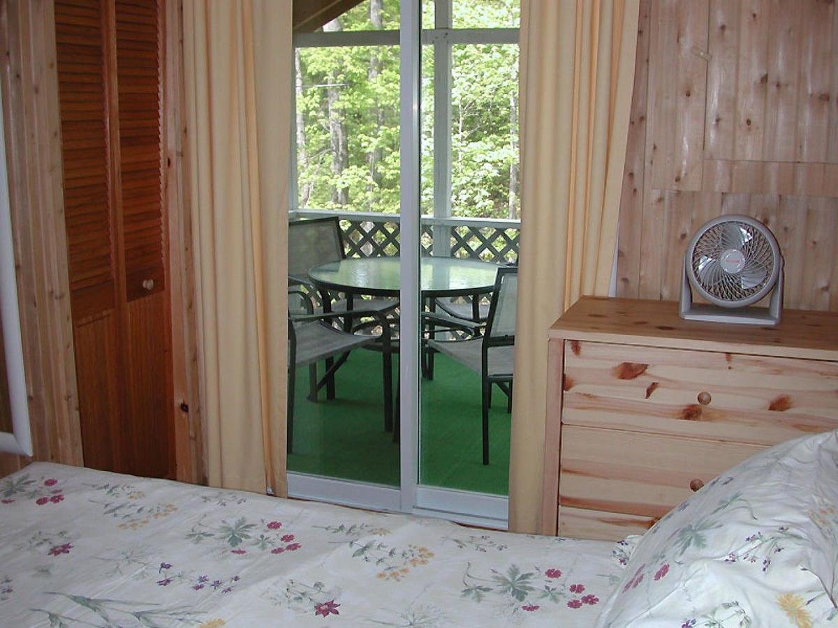 Birch Cliff Lodge On Baptiste Lake Highland Grove Екстериор снимка