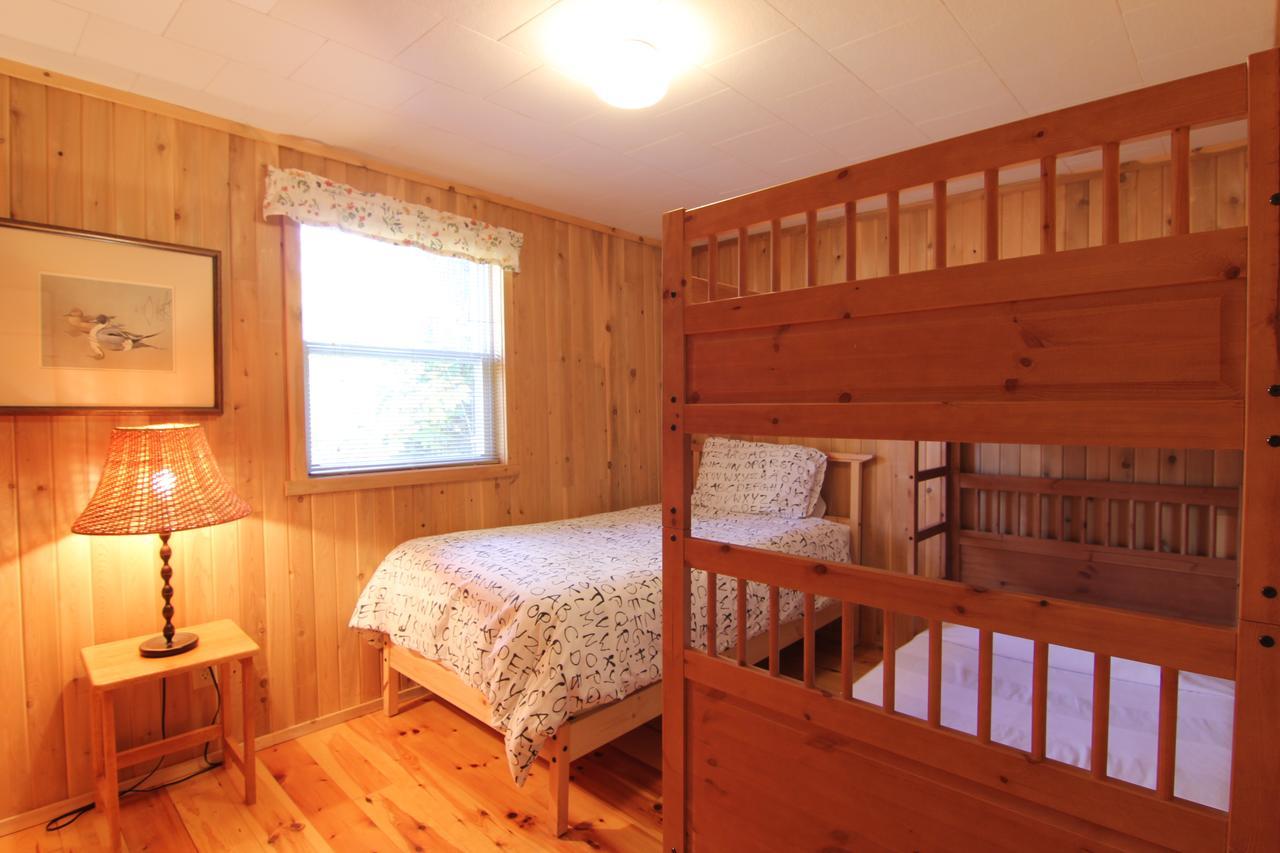 Birch Cliff Lodge On Baptiste Lake Highland Grove Екстериор снимка
