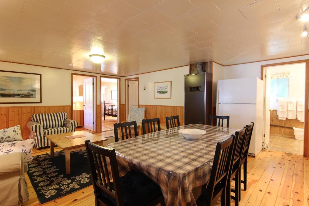 Birch Cliff Lodge On Baptiste Lake Highland Grove Екстериор снимка