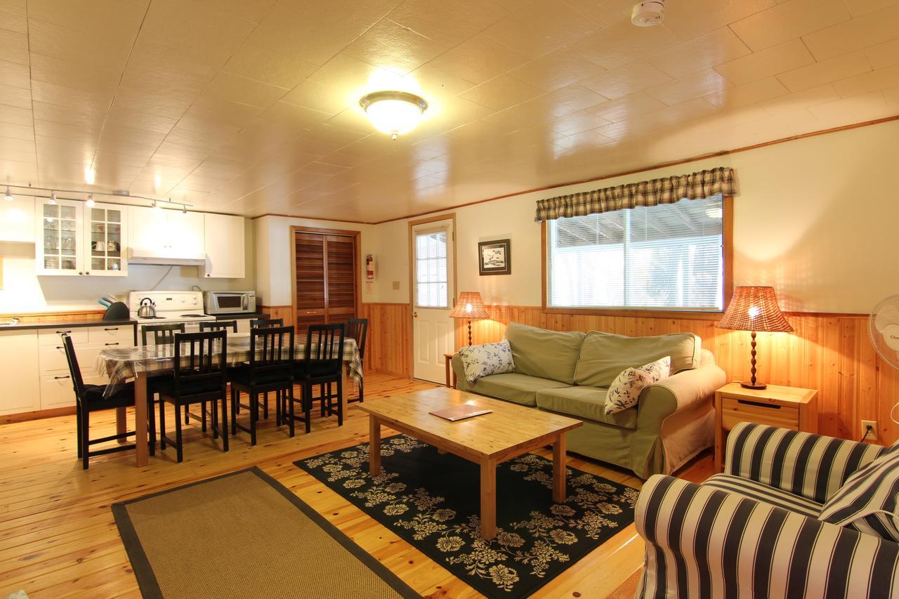 Birch Cliff Lodge On Baptiste Lake Highland Grove Екстериор снимка