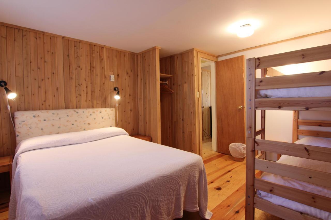 Birch Cliff Lodge On Baptiste Lake Highland Grove Екстериор снимка