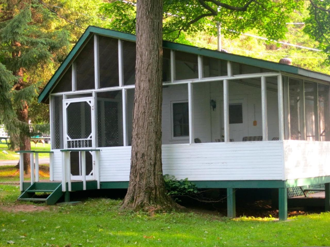 Birch Cliff Lodge On Baptiste Lake Highland Grove Екстериор снимка